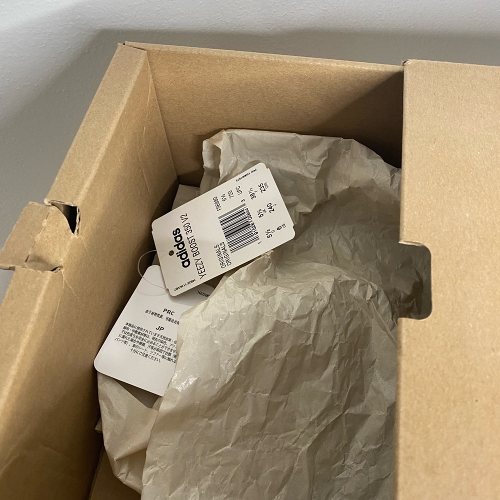 Yeezy Boost 350 V2 - Picture 11 of 11